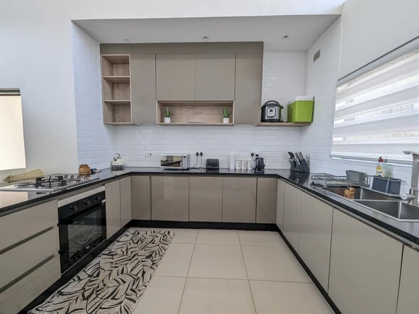 3 Bedroom Flat & Apartment