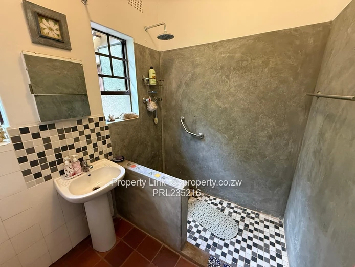 Spacious 5-Bed Family Home For Rent In Avondale