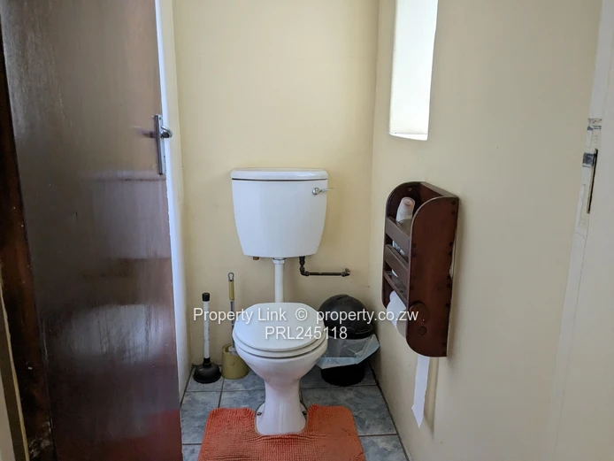 3 Bed 1.5 Bathroom House - Available 1 May