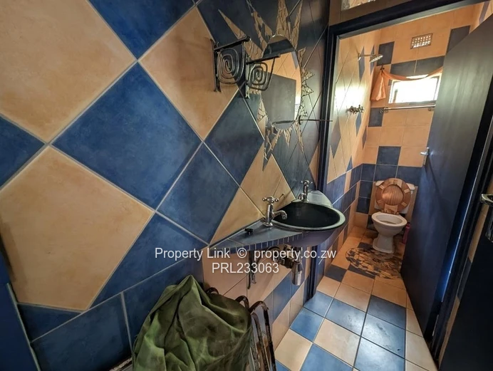 Borehole, Garden, Pool & Separate 1 Bed Self-Contained Cottage