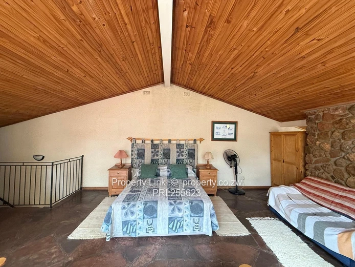 Family Home On Quiet Close With Borehole & Pool