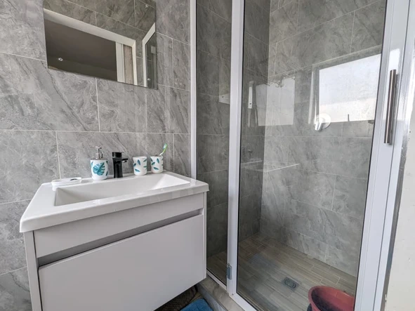 3 Bedroom Flat & Apartment