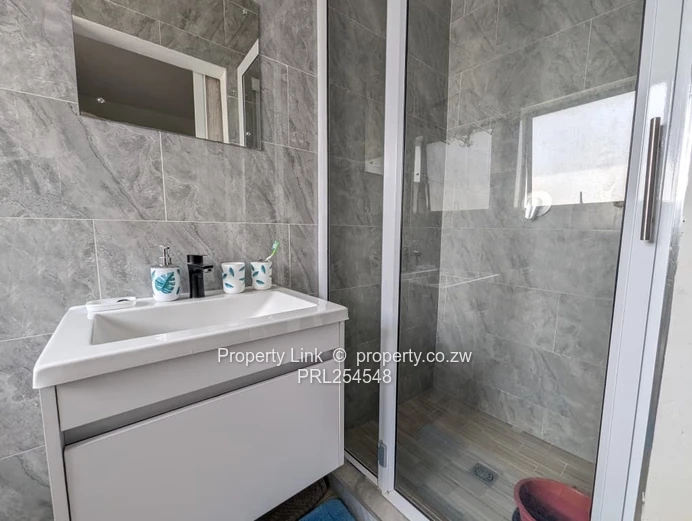 Perfect Blend Of Well-Established & Modern Flat