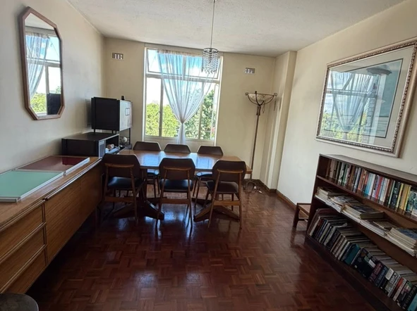 2 Bedroom Flat & Apartment