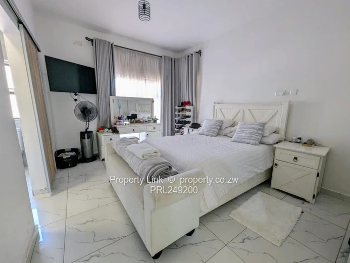 Perfect Blend of Well-Established & Modern Flat