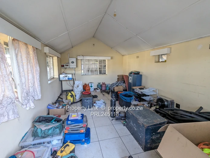 3 Bed 1.5 Bathroom House - Available 1 May