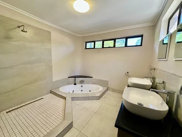 6 Bedroom House