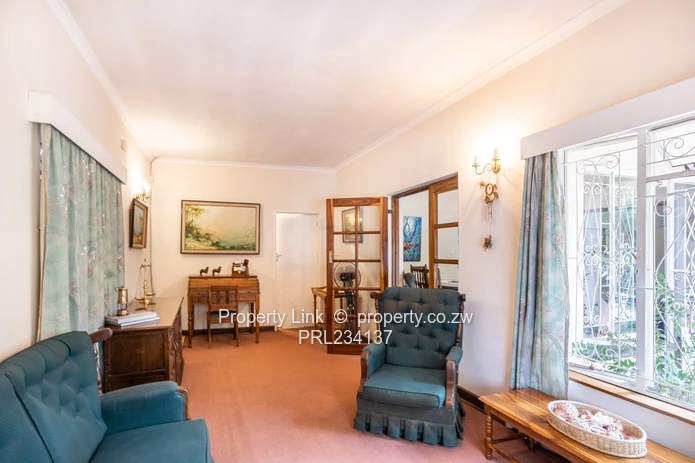 Timeless Family Home On 1 Acre With Borehole (Sole Mandate)