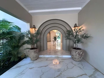 **Stunning Executive Style Modern Residence ** 
