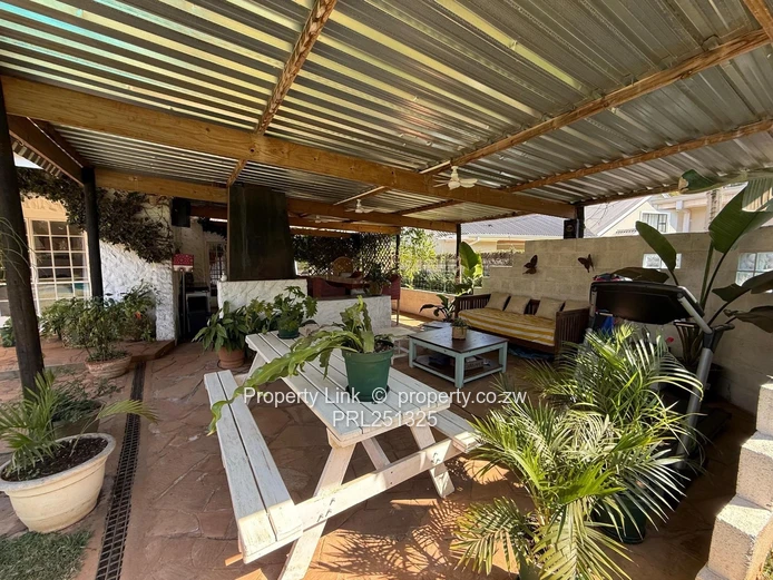 Spacious Family Home With Cottage, Pool & Borehole