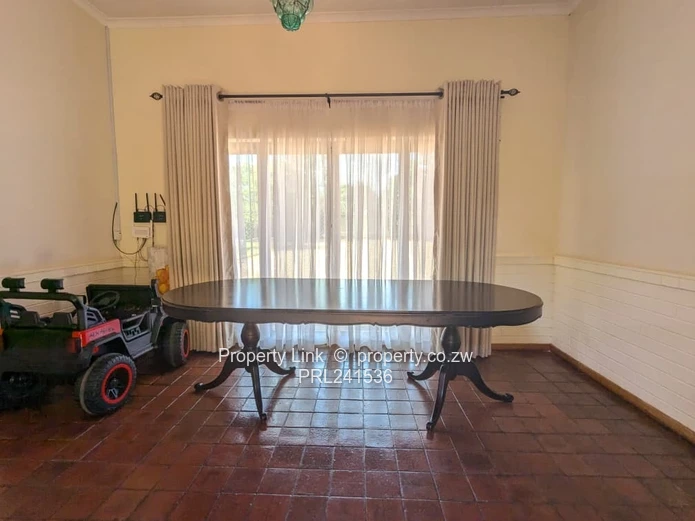 Home With Pool & Good Borehole - Available 1 May