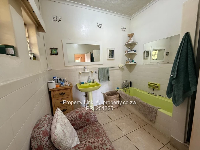 Spacious Family Home With Cottage, Pool & Borehole