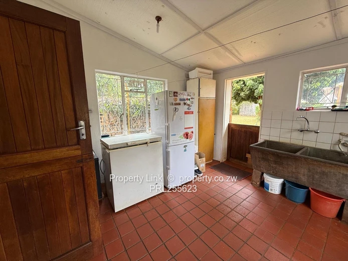 Family Home On Quiet Close With Borehole & Pool