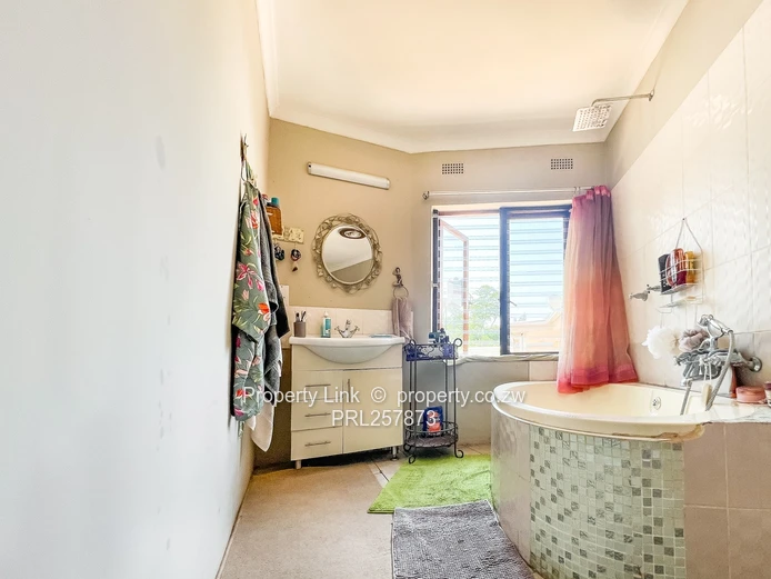 Prime Location Home - 2 Boreholes, 2 Pools & 2-Bed Cottage!