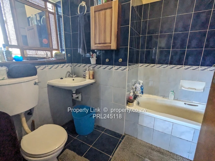 3 Bed 1.5 Bathroom House - Available 1 May