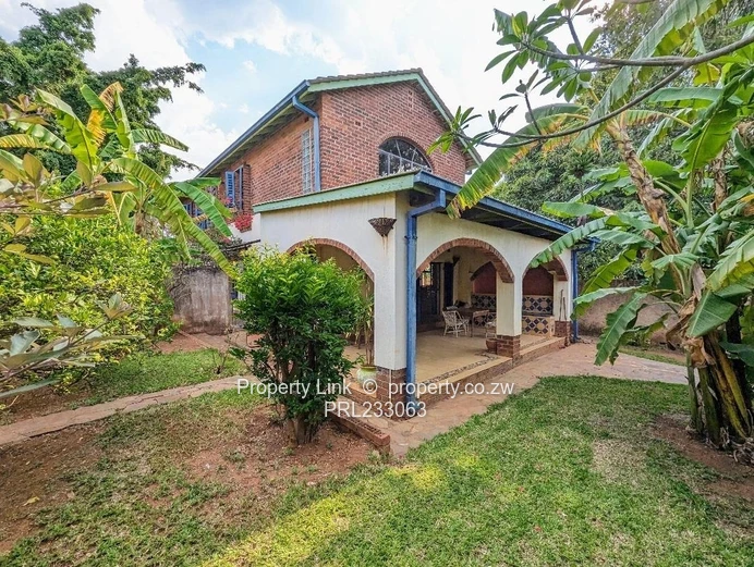 Borehole, Garden, Pool & Separate 1 Bed Self-Contained Cottage