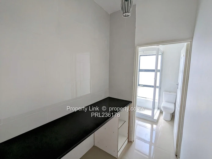 3-Bed 2-Bath Ground Floor Garden Flat in Avondale West