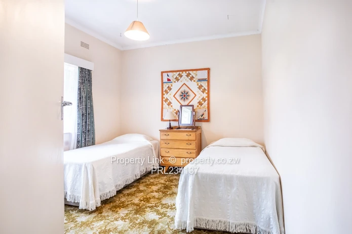 Timeless Family Home On 1 Acre With Borehole (Sole Mandate)