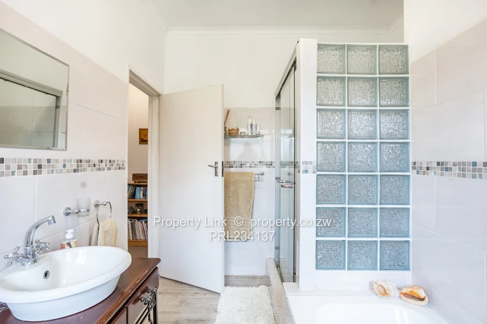 Timeless Family Home On 1 Acre With Borehole (Sole Mandate)