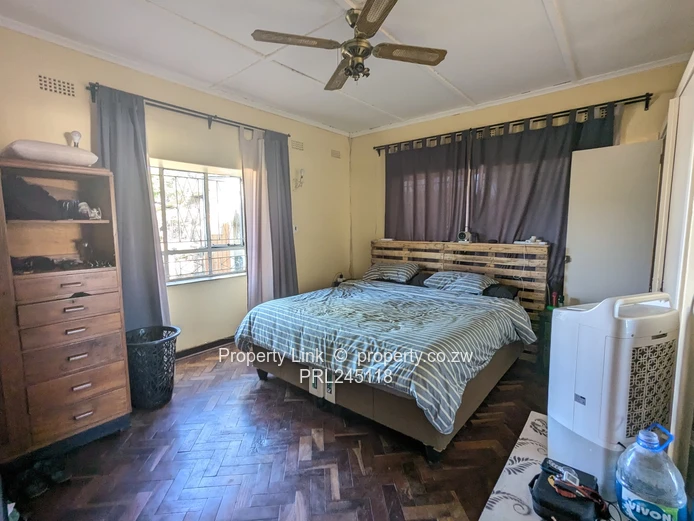 3 Bed 1.5 Bathroom House - Available 1 May