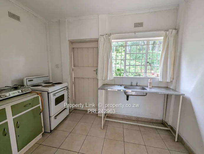 Family Sanctuary On Over An Acre (Sole Mandate)