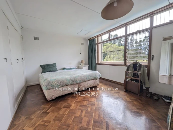 Family Sanctuary On Over An Acre (Sole Mandate)