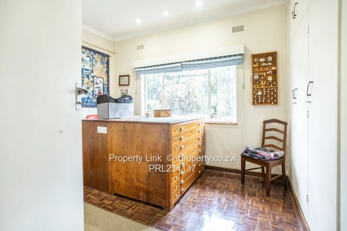 Timeless Family Home On 1 Acre With Borehole (Sole Mandate)