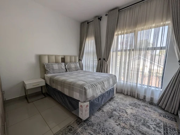 3 Bedroom Flat & Apartment