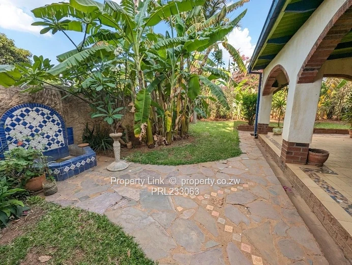 Borehole, Garden, Pool & Separate 1 Bed Self-Contained Cottage
