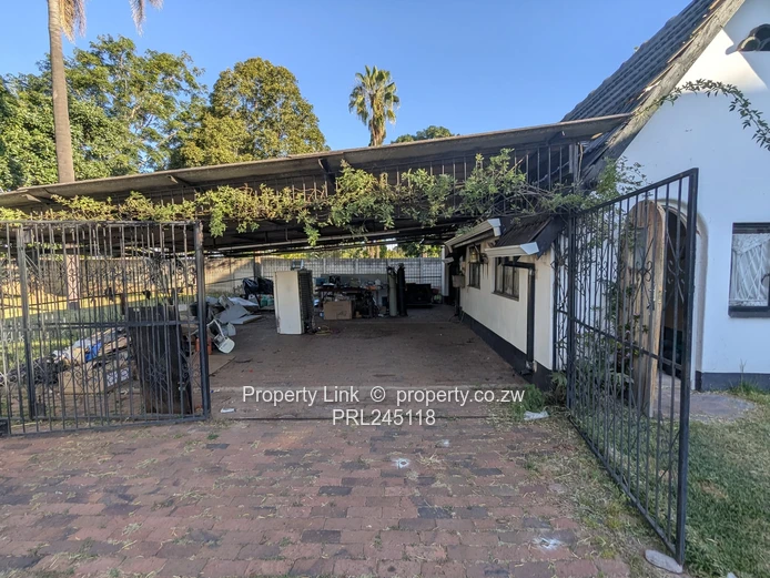 3 Bed 1.5 Bathroom House - Available 1 May