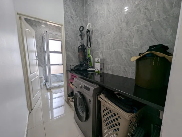 3 Bedroom Flat & Apartment