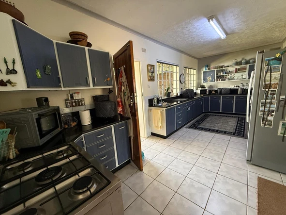6 Bedroom House