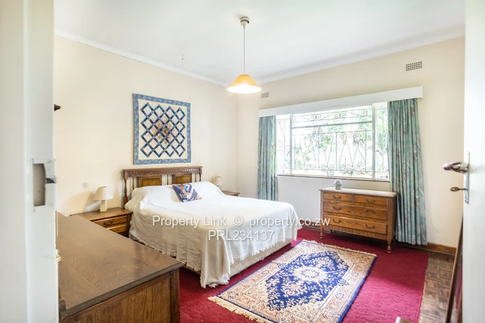 Timeless Family Home On 1 Acre With Borehole (Sole Mandate)