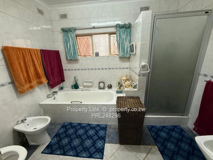 Unfurnished 4-Bed House with Pool Available Immediately