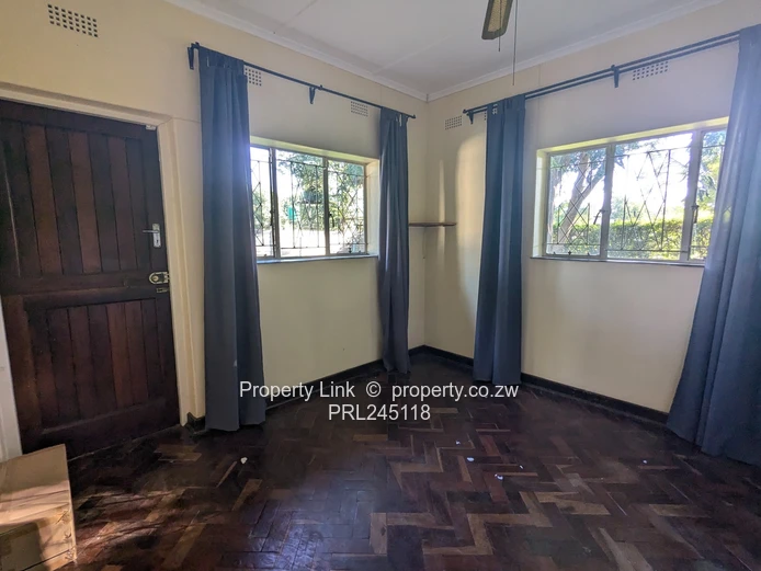 3 Bed 1.5 Bathroom House - Available 1 May