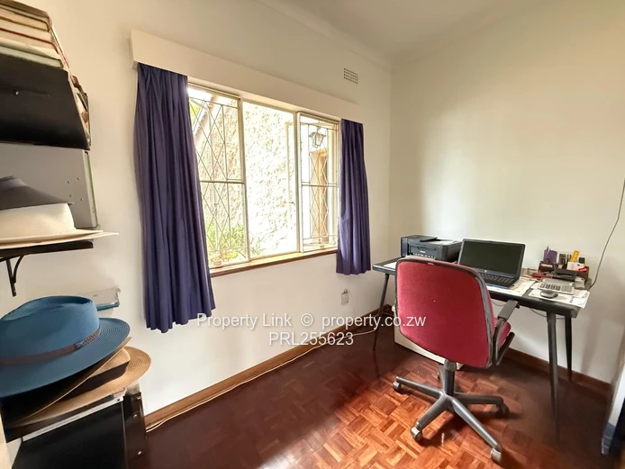 Family Home On Quiet Close With Borehole & Pool