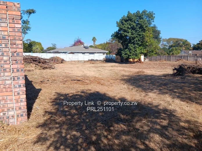 Secure Walled 2000m² Northwood Stand with Borehole & Staff Accommodation
