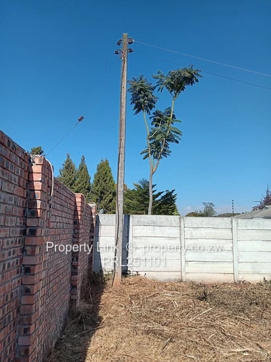 Secure Walled 2000m² Northwood Stand with Borehole & Staff Accommodation