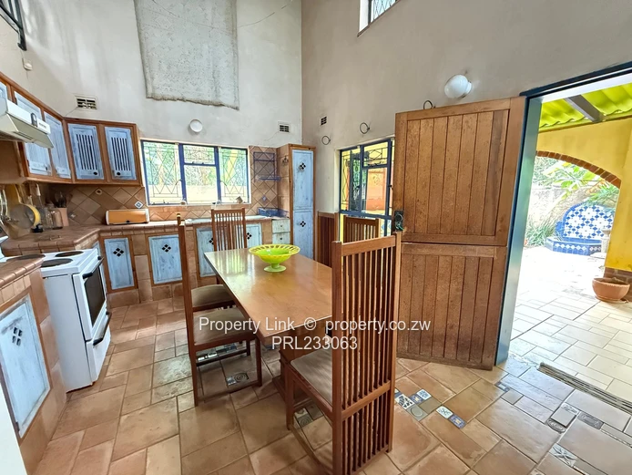 Borehole, Garden, Pool & Separate 1 Bed Self-Contained Cottage