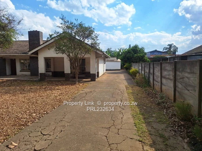 4 Bed Compact House - North of Samora Machel Ave