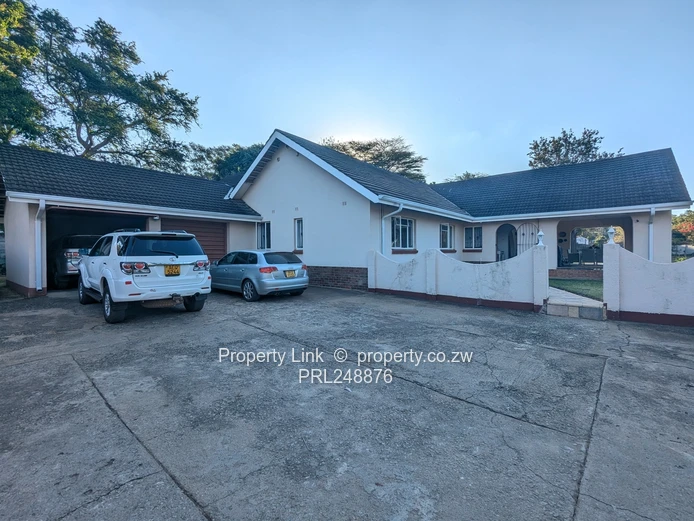 Family Friendly Highlands Home - Available 1 August