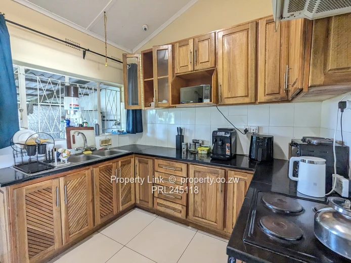 3 Bed 1.5 Bathroom House - Available 1 May