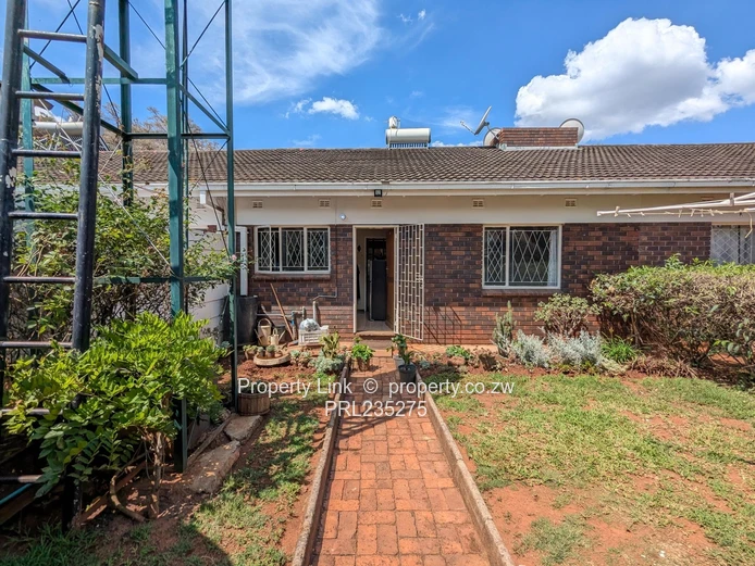 2-bed, 1-bath Garden Flat In Greystone Park