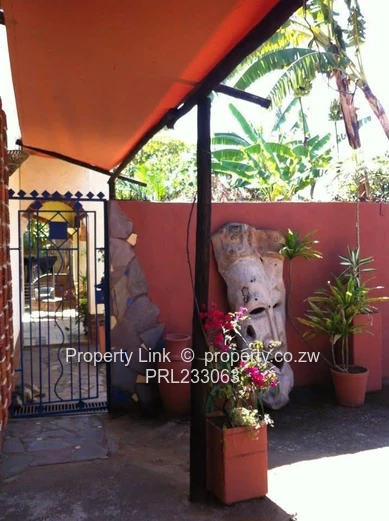 Borehole, Garden, Pool & Separate 1 Bed Self-Contained Cottage