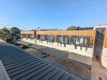 2 Bedroom Flat & Apartment