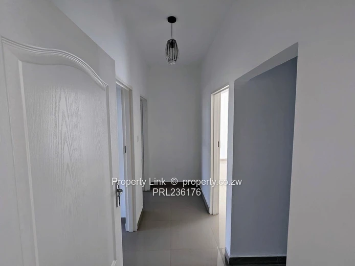 3-Bed 2-Bath Ground Floor Garden Flat in Avondale West