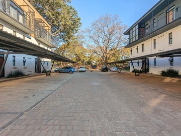 2 Bedroom Flat & Apartment