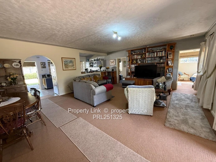 Spacious Family Home With Cottage, Pool & Borehole