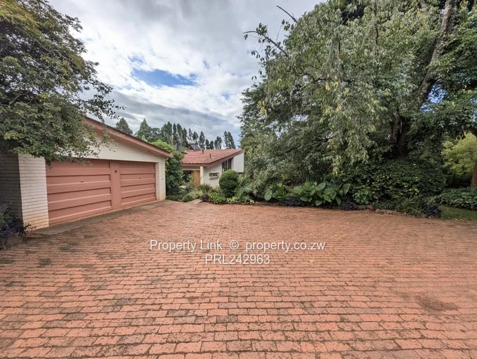 Family Sanctuary On Over An Acre (Sole Mandate)