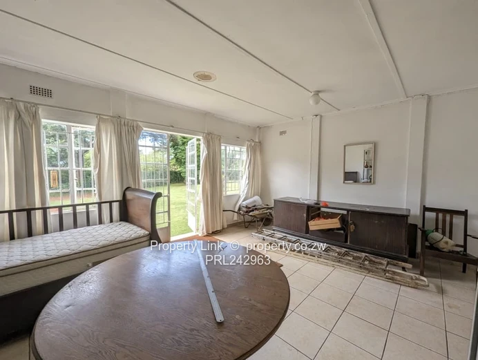 Family Sanctuary On Over An Acre (Sole Mandate)